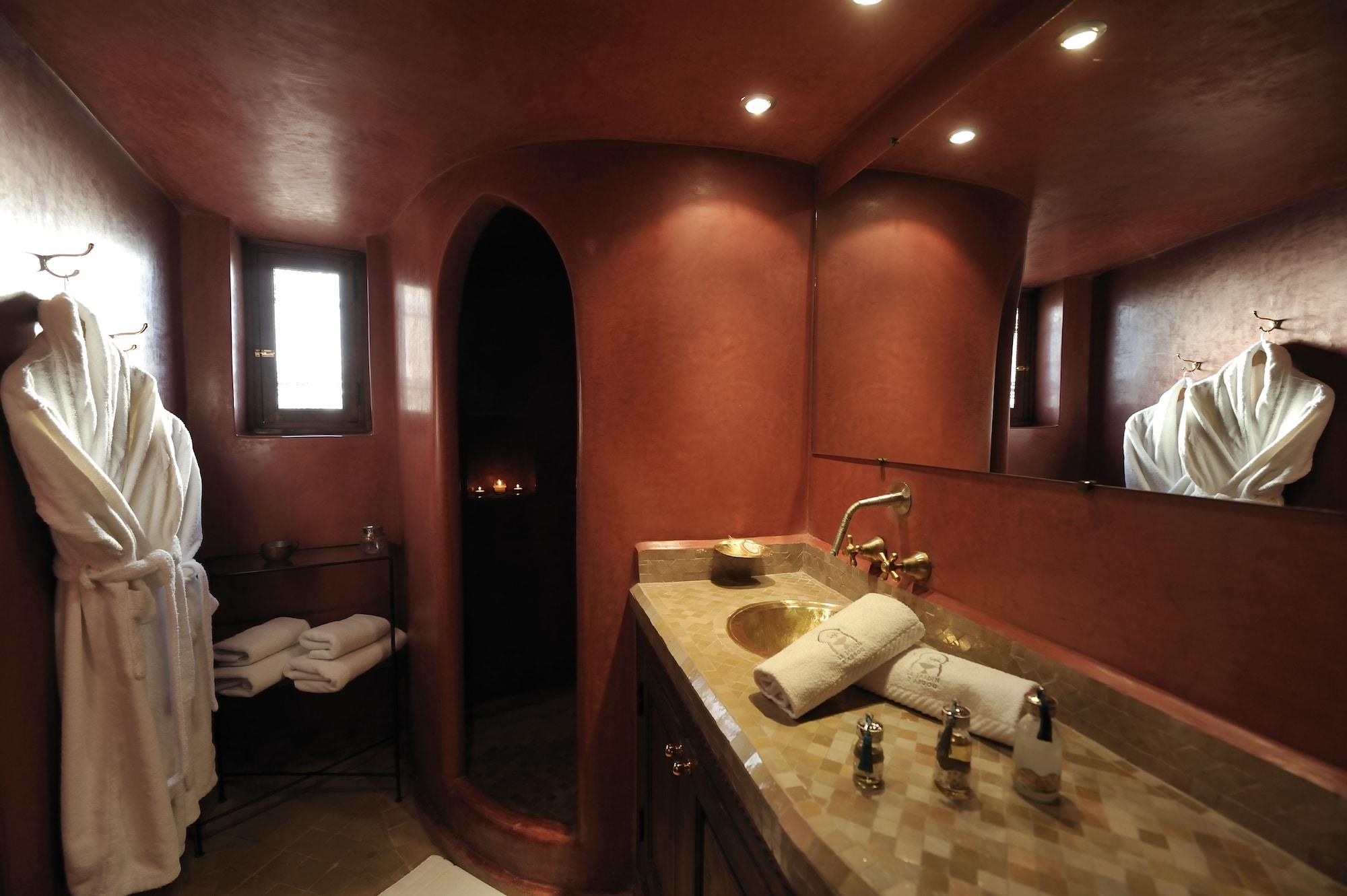 Riad Le Jardin D'Abdou Marrakesh Eksteriør billede Bathroom at the Hotel Amanjena