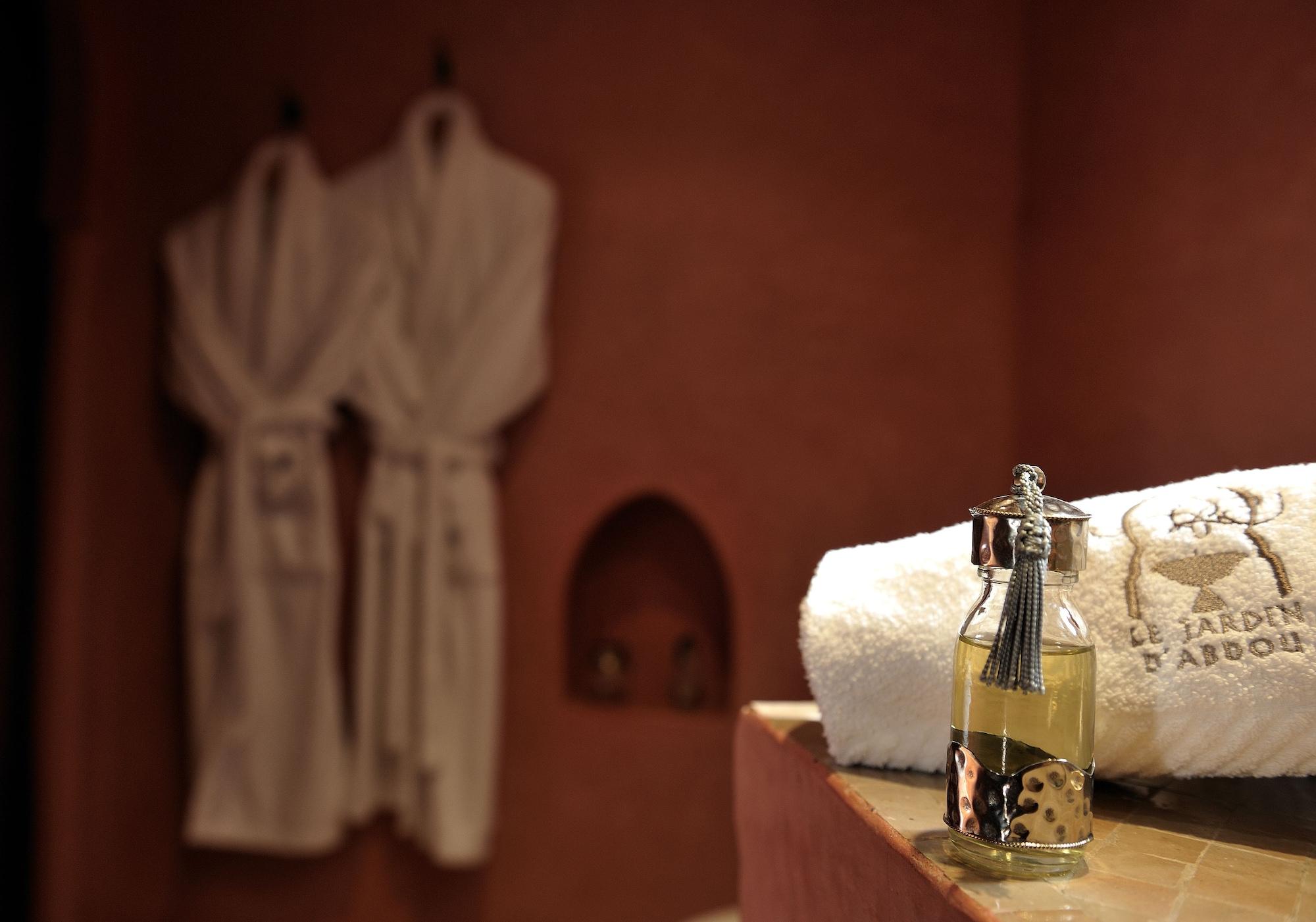 Riad Le Jardin D'Abdou Marrakesh Eksteriør billede A bottle of massage oil