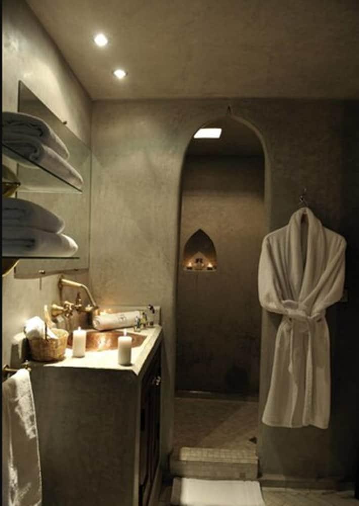 Riad Le Jardin D'Abdou Marrakesh Eksteriør billede A spa bathroom